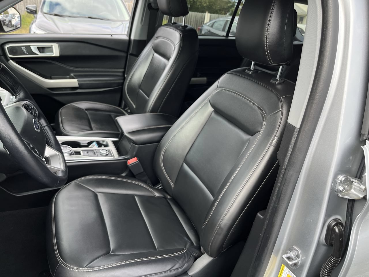 Used 2022 Ford Explorer XLT w/ Equipment Group 202A AWD/4WD image 5