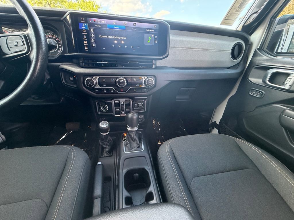 Used 2025 Jeep Gladiator Sport image 15