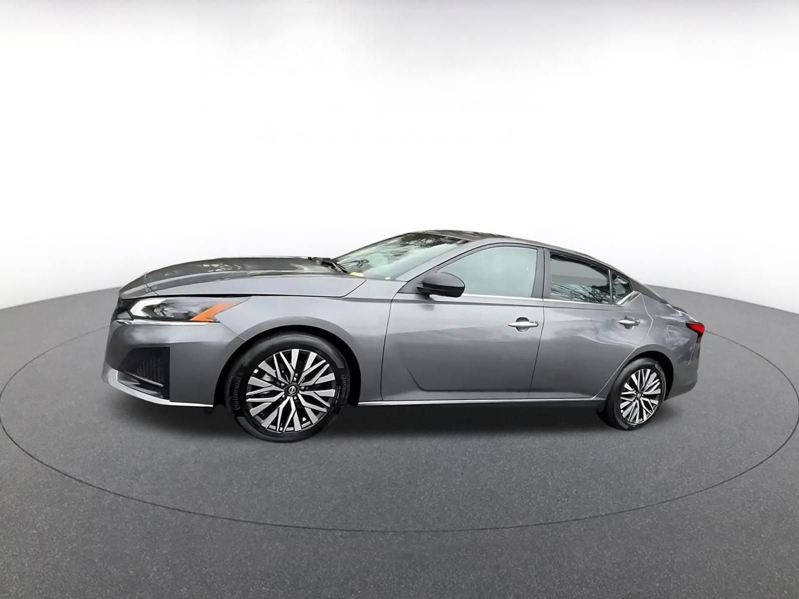 Used 2025 Nissan Altima 2.5 SV FWD image 7