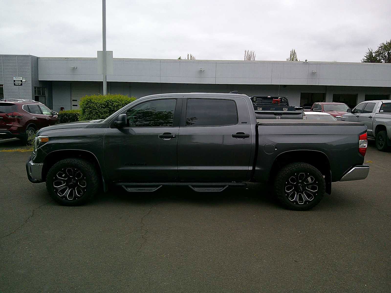 Used 2020 Toyota Tundra SR5 w/ SR5 Upgrade Package RWD image 2
