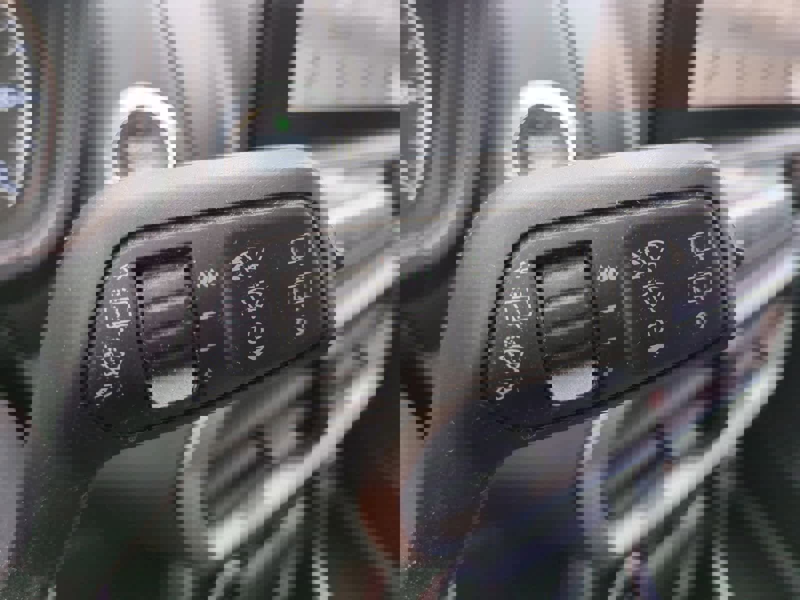 Used 2019 Ford EcoSport SE w/ SE Convenience Package image 27