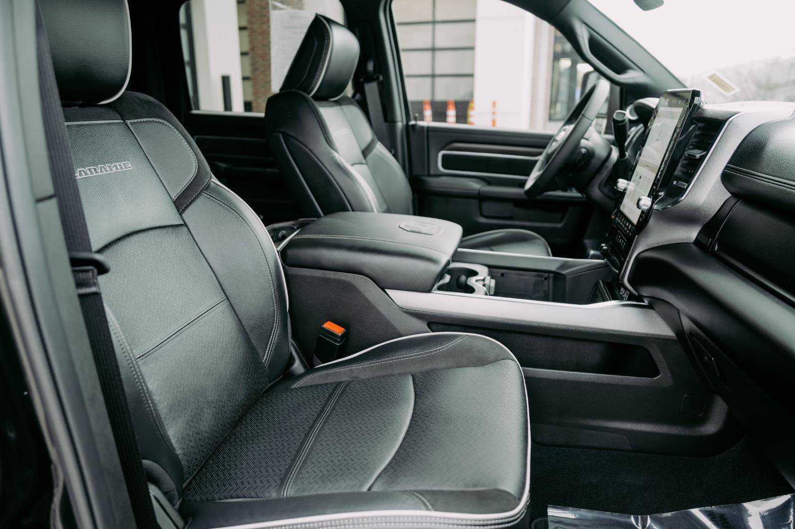 Used 2025 RAM 3500 Laramie image 14