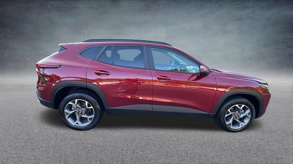 Used 2025 Chevrolet Trax LT FWD image 29