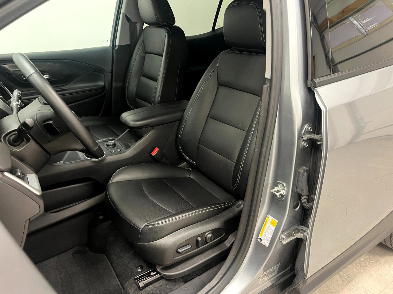 Used 2024 GMC Terrain SLT image 18