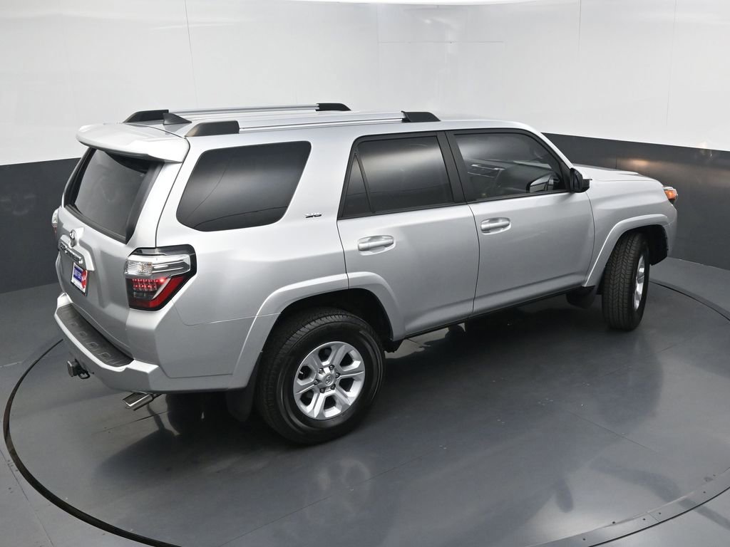 Used 2020 Toyota 4Runner SR5 AWD/4WD image 33