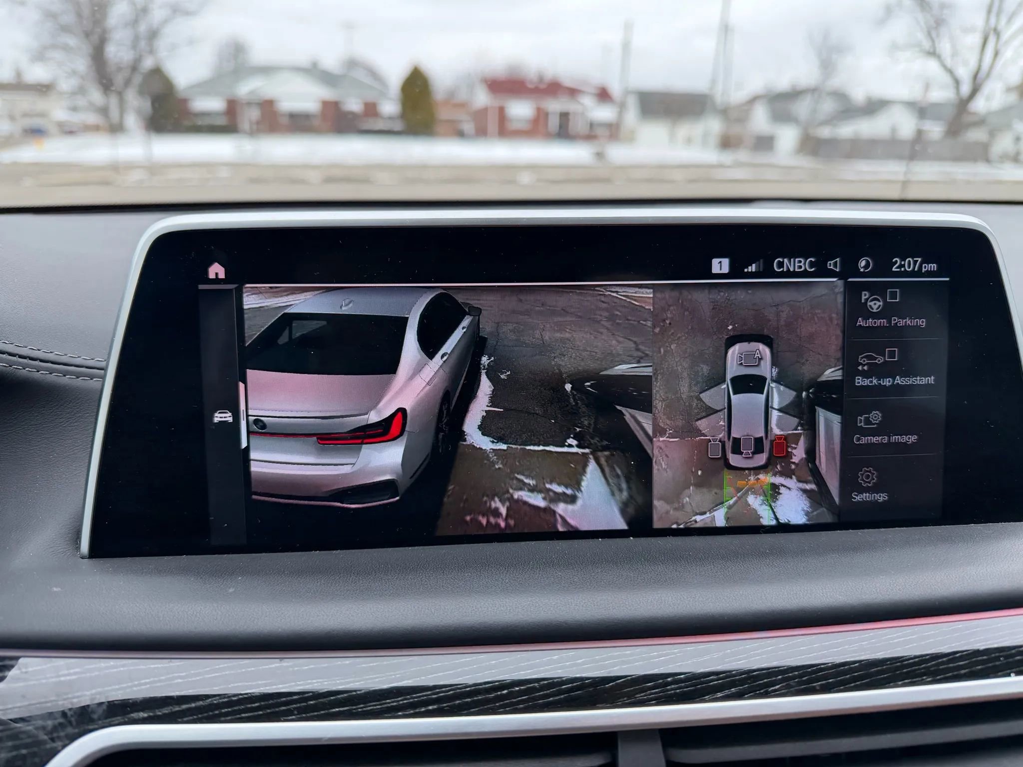 Used 2022 BMW 740i xDrive w/ M Sport Package image 27