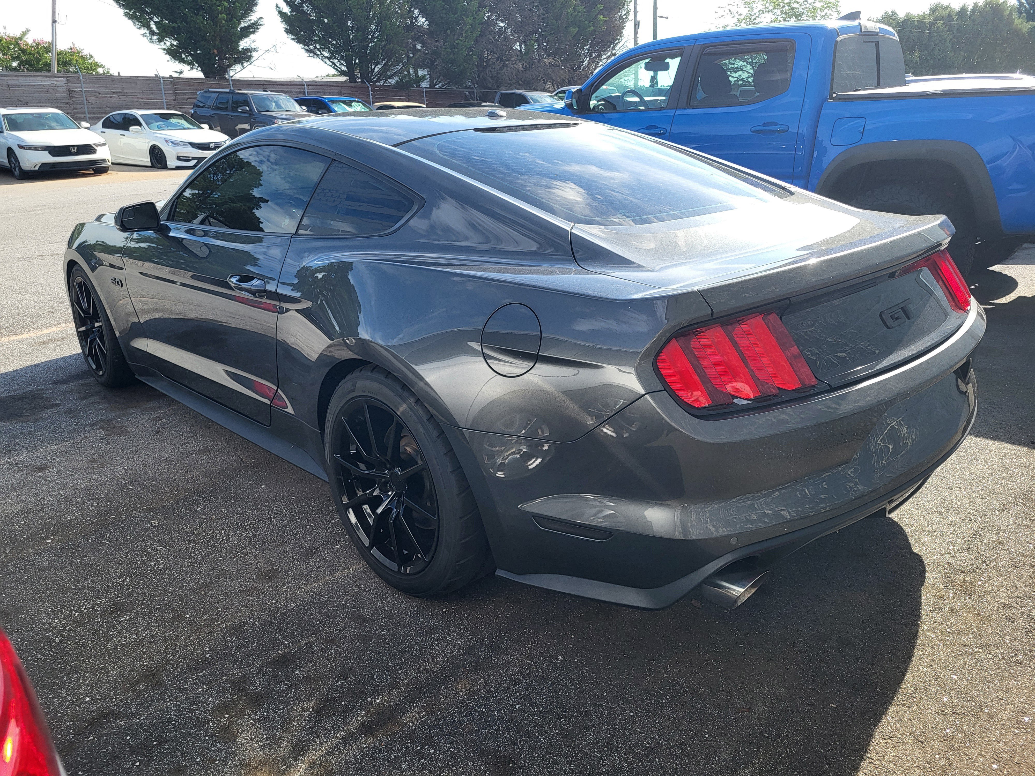 Used 2017 Ford Mustang GT Premium w/ GT Performance Package RWD image 6