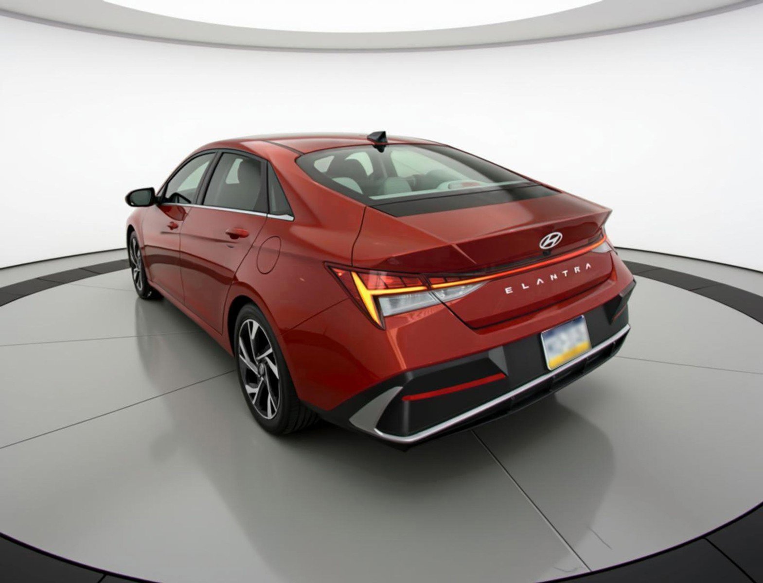 Used 2025 Hyundai Elantra SEL FWD image 6
