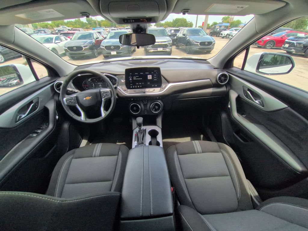 Used 2025 Chevrolet Blazer LT FWD image 25
