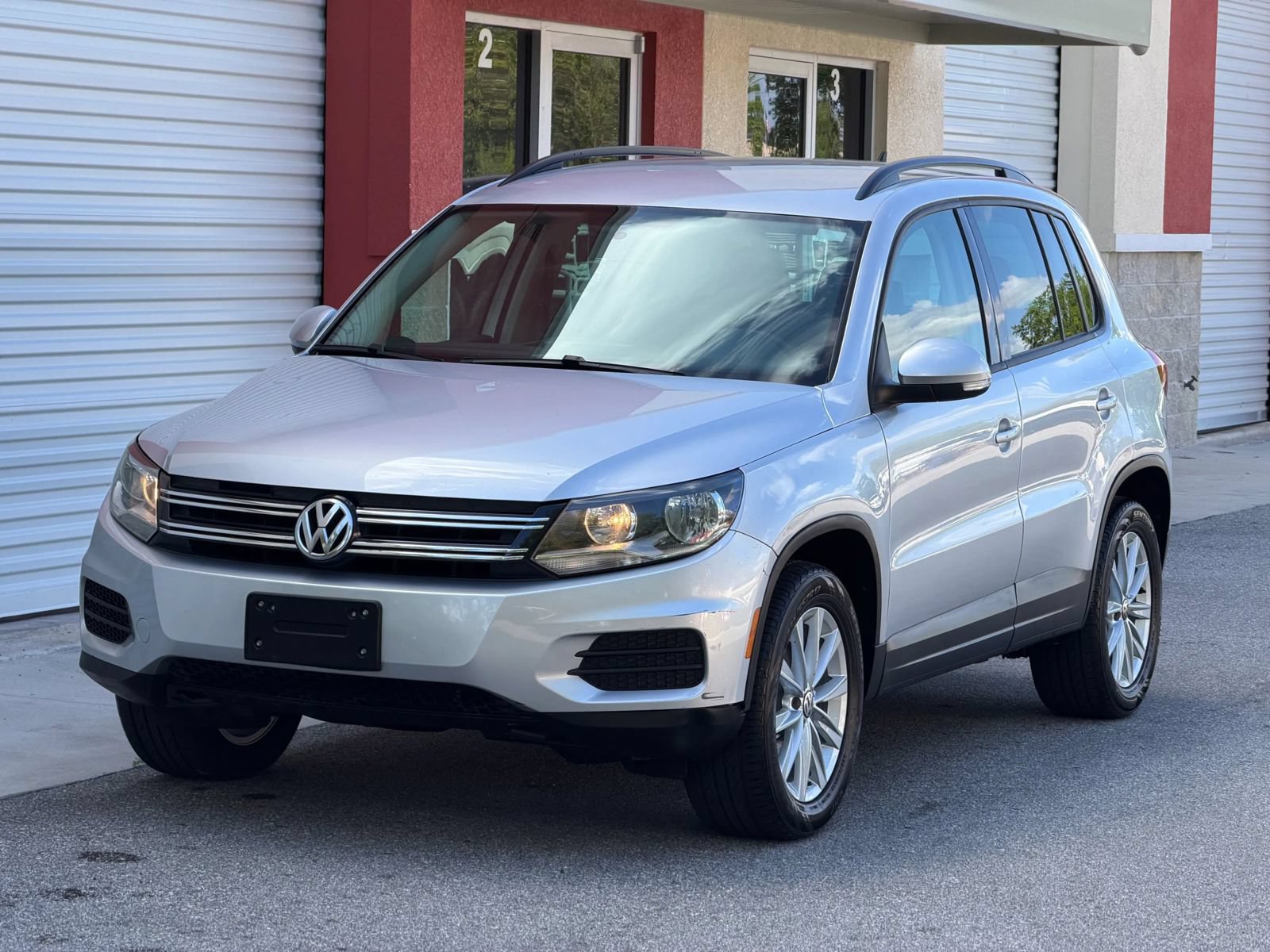 Used 2015 Volkswagen Tiguan SE FWD image 12