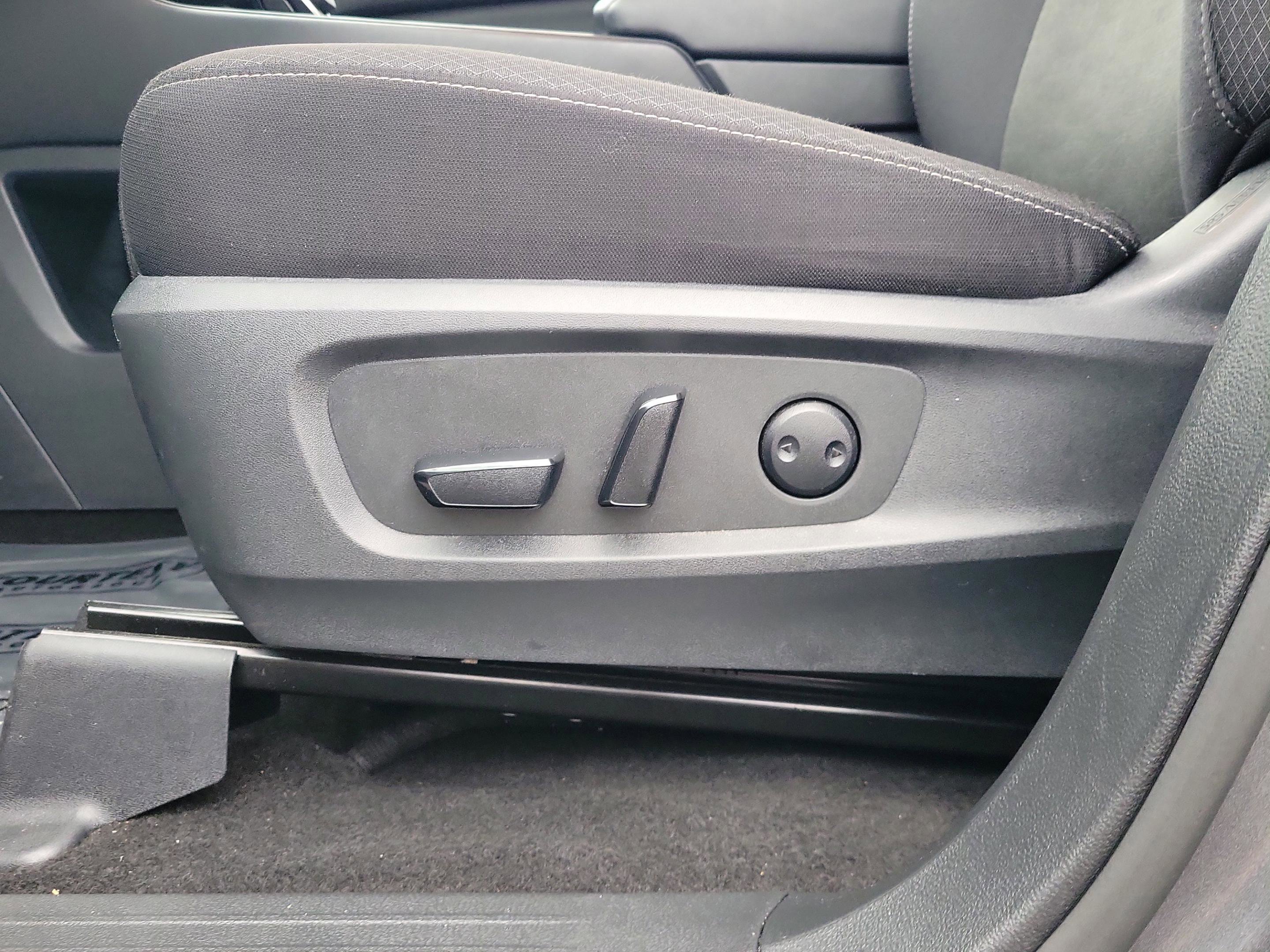 Certified 2025 Nissan Pathfinder SV image 23