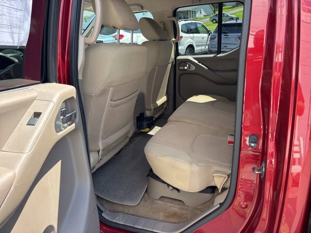 Used 2015 Nissan Frontier SV w/ SV Value Truck Package AWD/4WD image 10