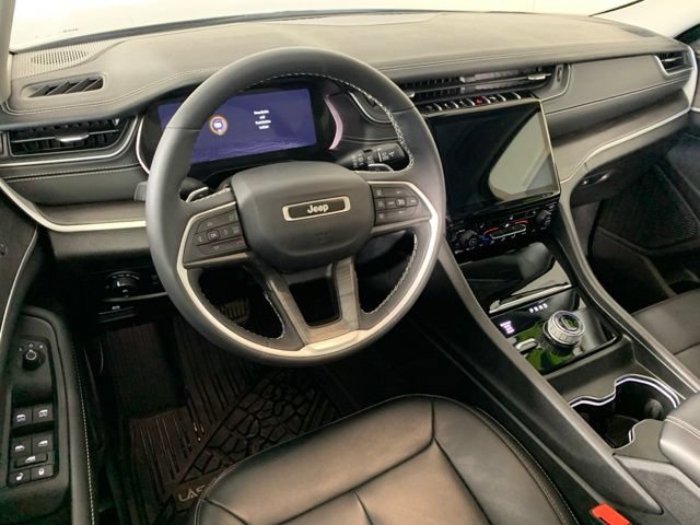Used 2024 Jeep Grand Cherokee Limited w/ Black Appearance Package AWD/4WD image 2