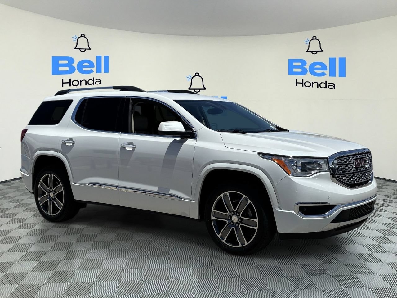 Used 2019 GMC Acadia Denali w/ Technology Package FWD image 6