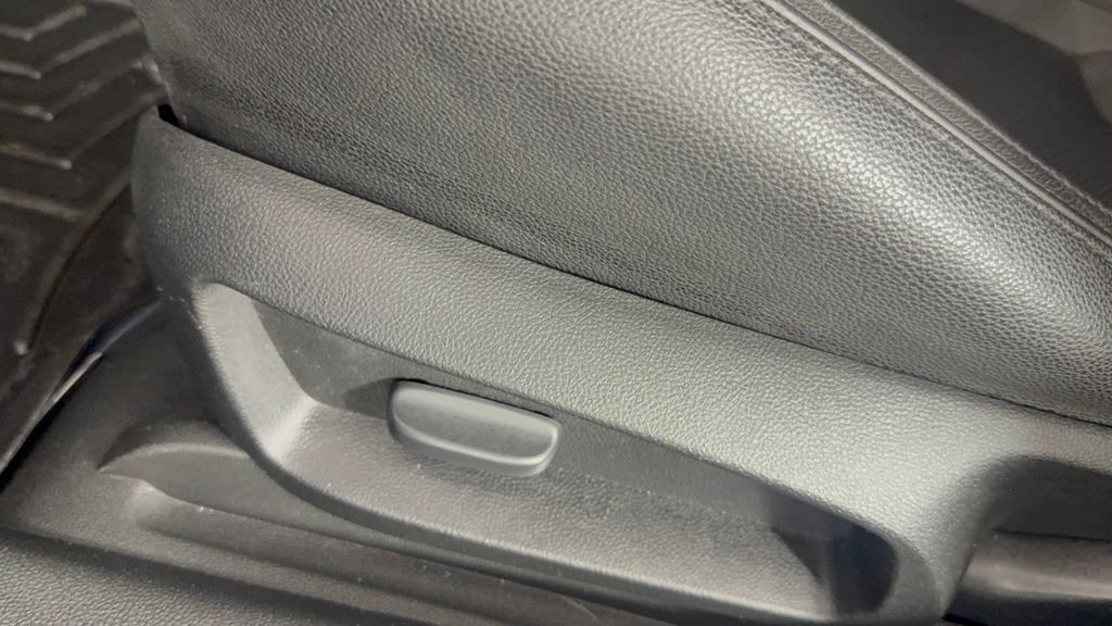 Used 2009 Pontiac G8 GT w/ Premium Package RWD image 32
