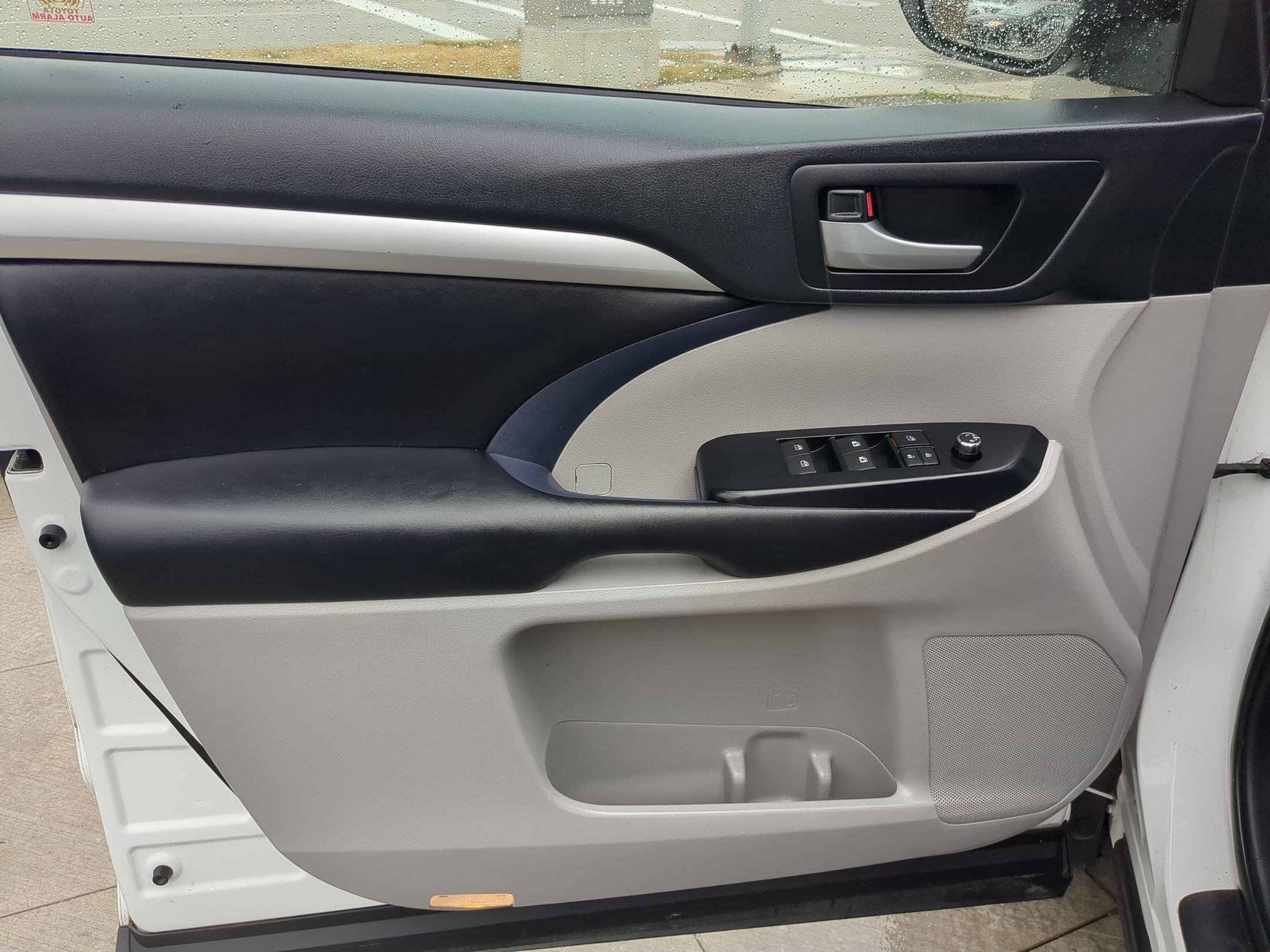 Used 2019 Toyota Highlander SE image 14