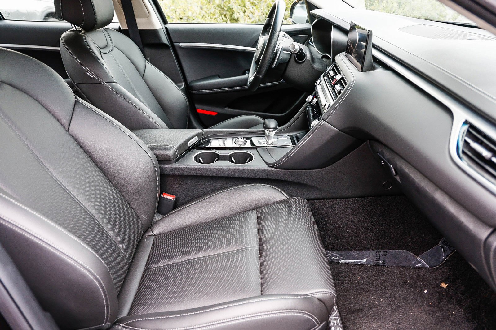 Used 2025 Genesis G70 2.5T image 16