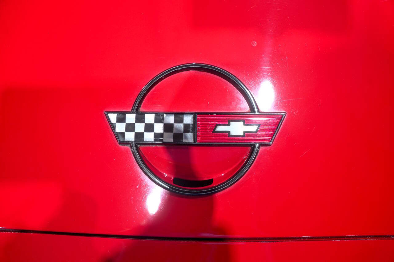 Used 1990 Chevrolet Corvette Coupe RWD image 28