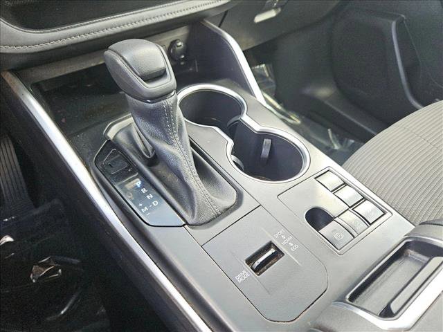 Used 2023 Toyota Highlander L image 12