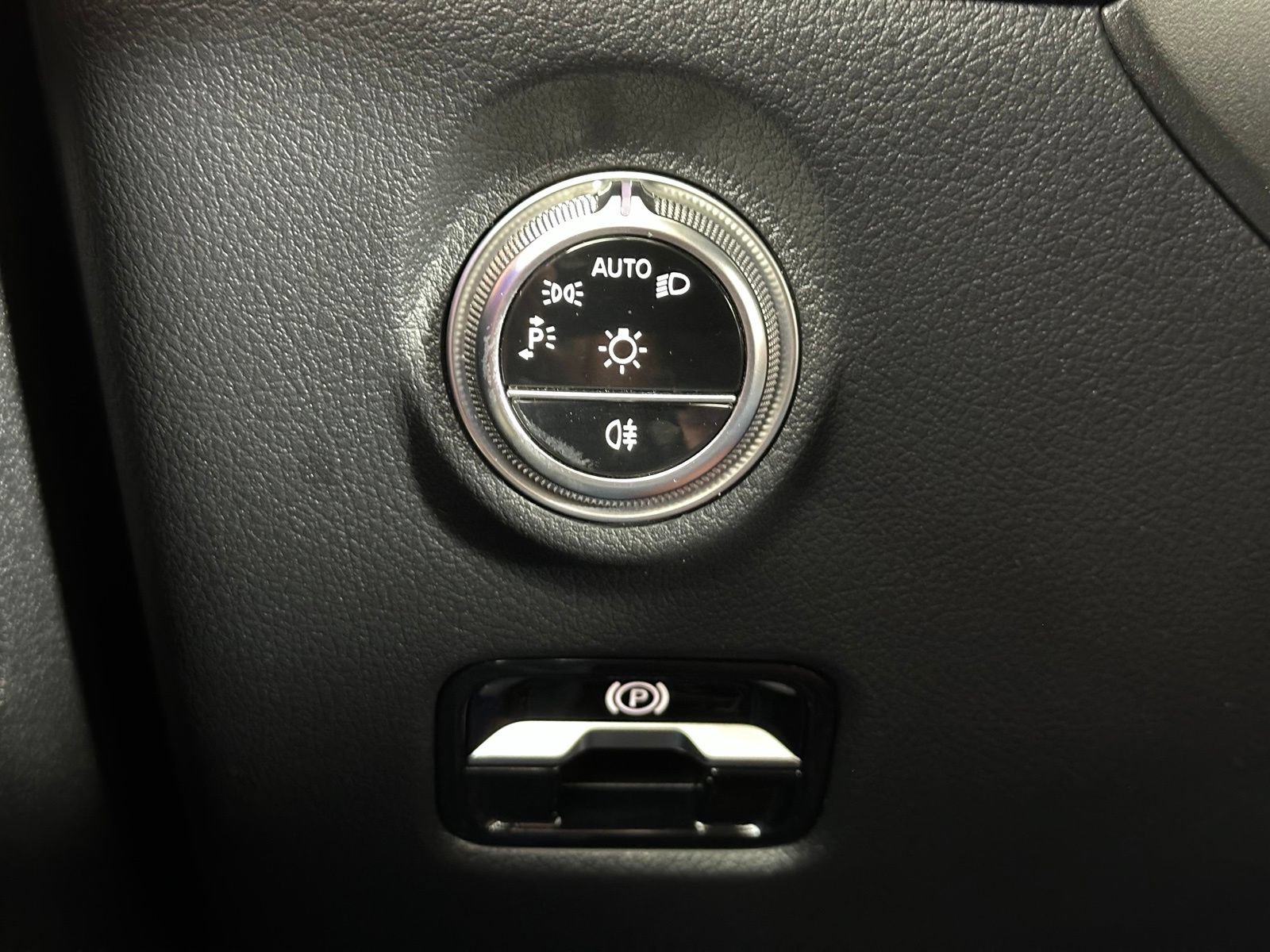 Used 2025 Mercedes-Benz C 300 Sedan image 12