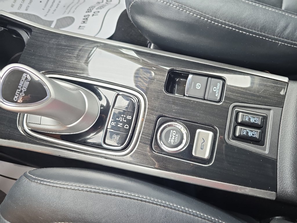Used 2018 Mitsubishi Outlander SEL AWD/4WD image 26