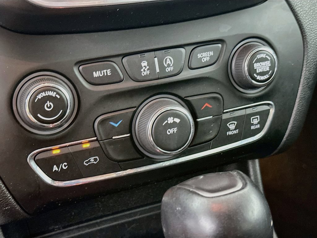 Used 2021 Jeep Cherokee Latitude Lux AWD/4WD image 21
