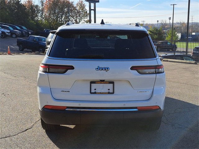 Used 2023 Jeep Grand Cherokee L Laredo image 4
