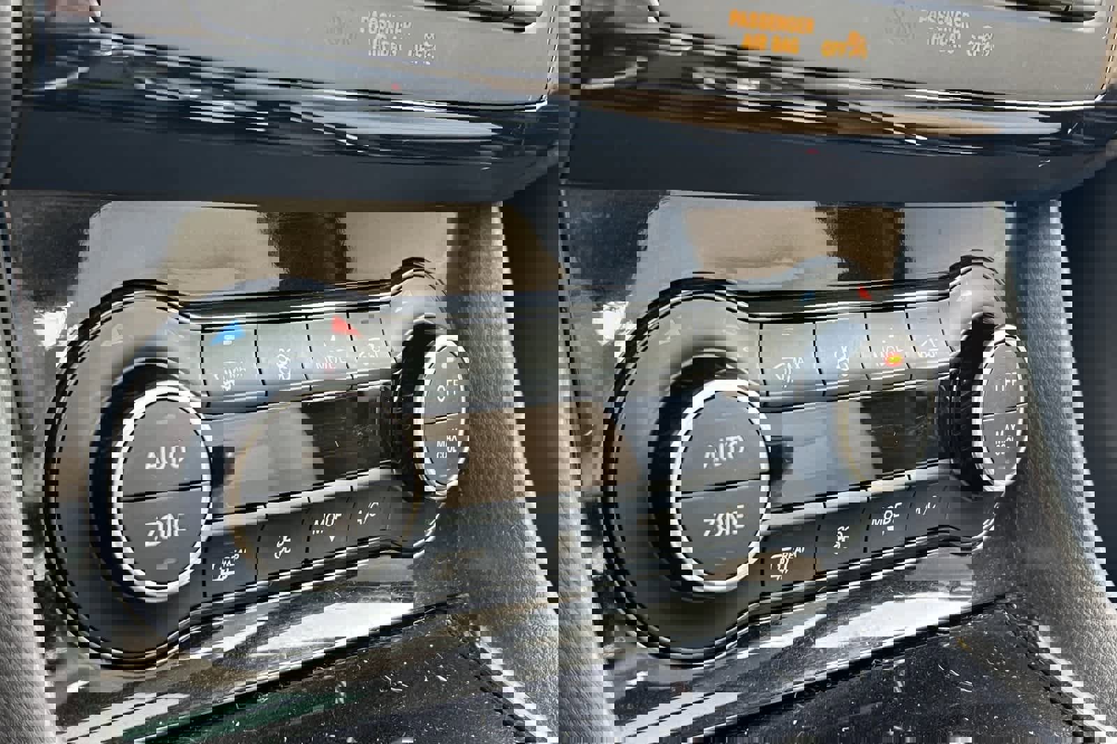 Used 2017 INFINITI QX30 Premium w/ Navigation Package image 21