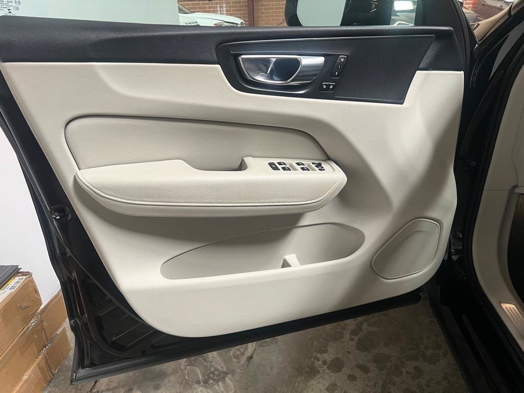 Used 2018 Volvo XC60 T6 Inscription w/ Vision Package AWD/4WD image 26