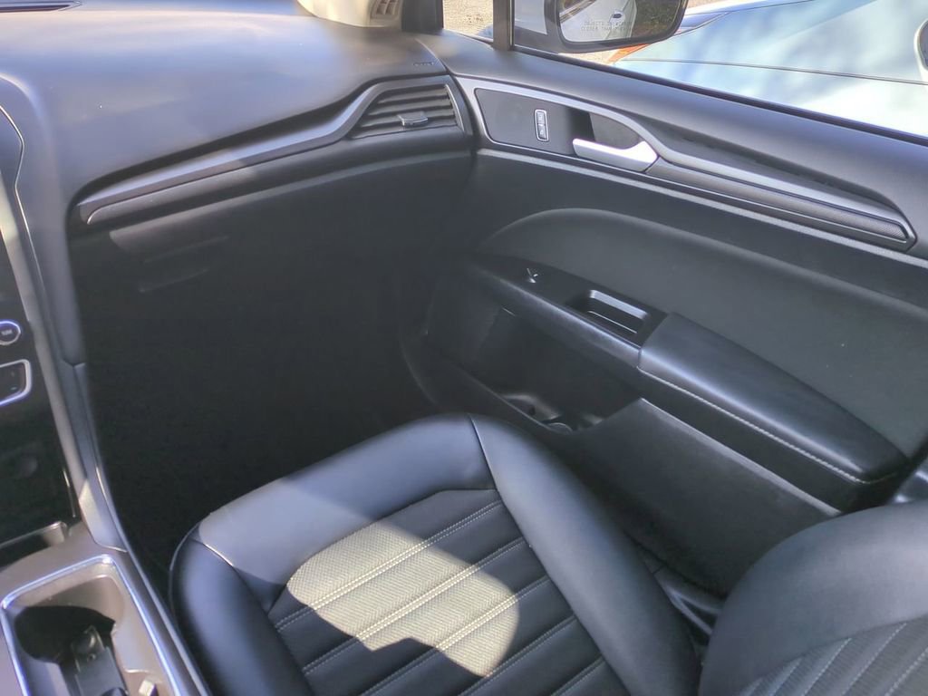 Used 2018 Ford Fusion SE w/ Equipment Group 201A image 16
