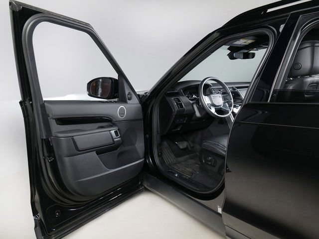 Used 2025 Land Rover Discovery S image 24