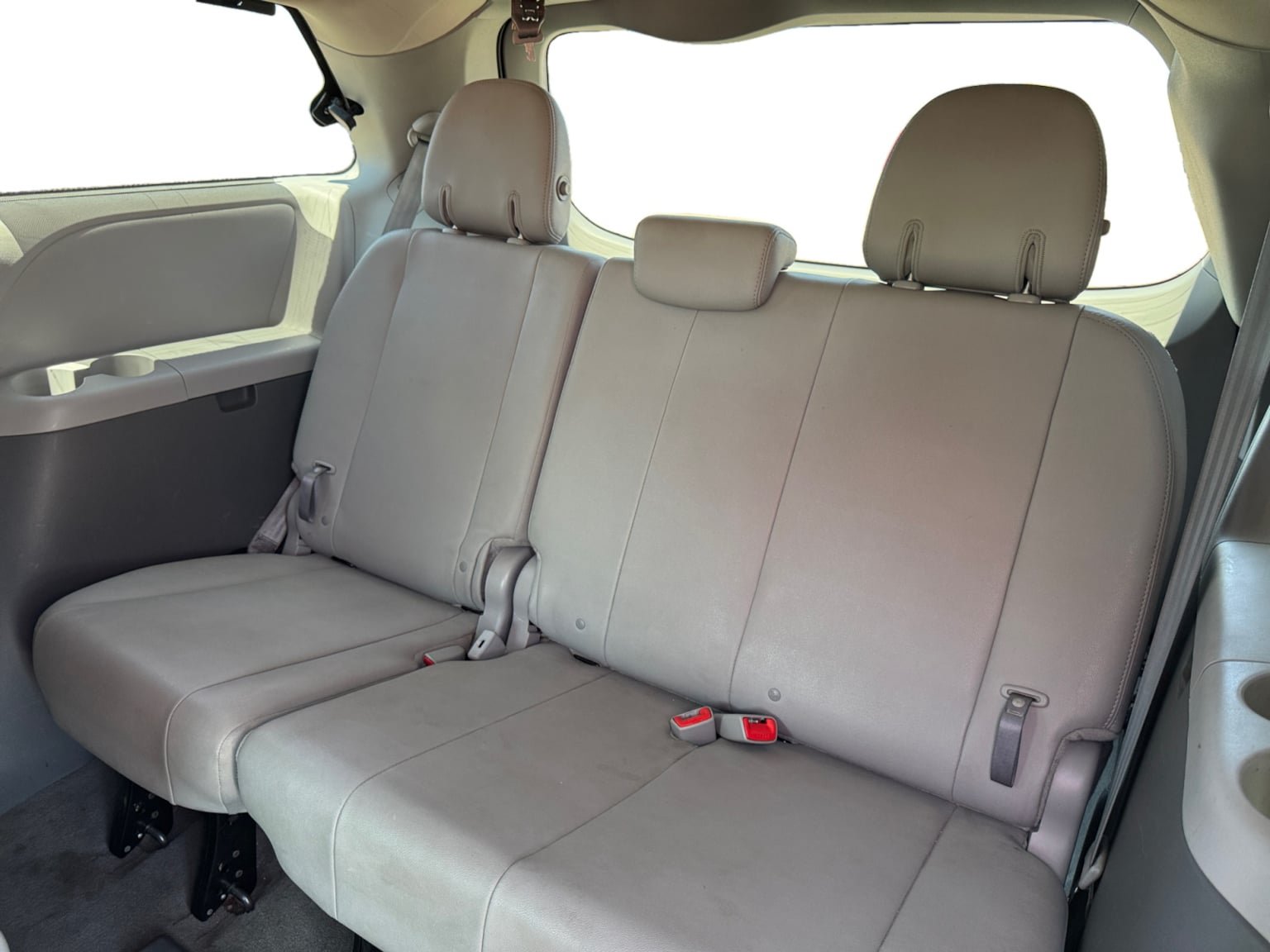 Used 2018 Toyota Sienna XLE w/ XLE Navigation Package FWD image 16