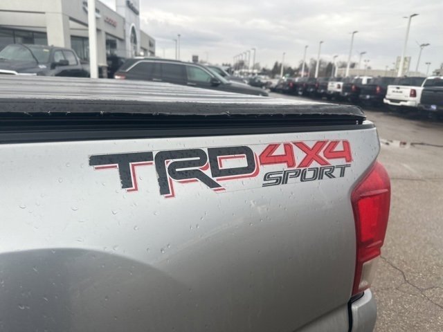 Used 2017 Toyota Tacoma TRD Sport image 10