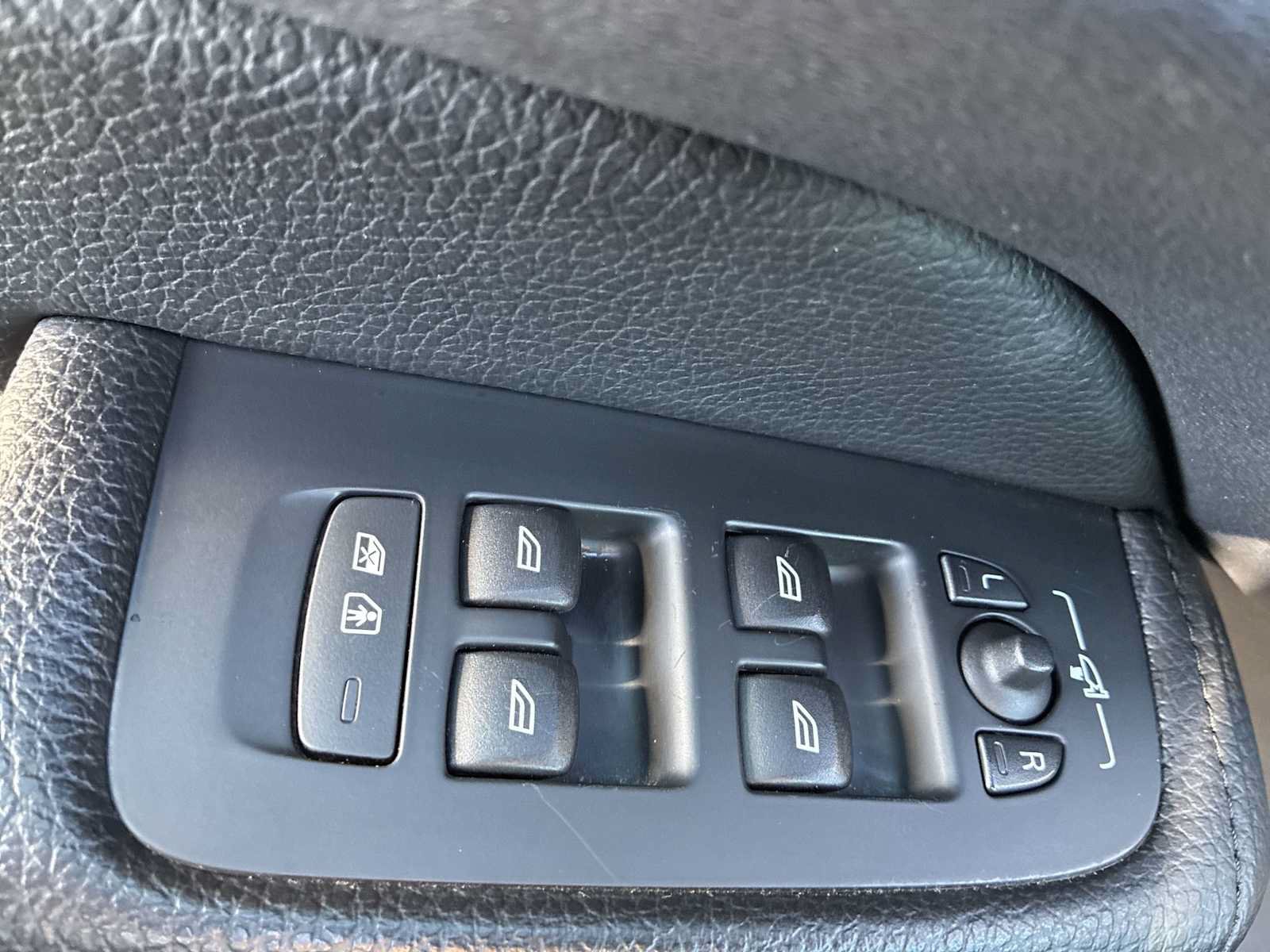 Used 2019 Volvo XC60 T6 Inscription w/ Protection Package Premier AWD/4WD image 15