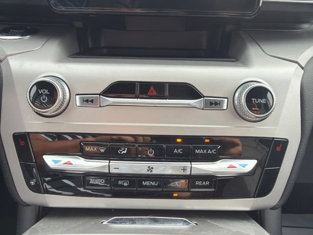 Used 2024 Ford Explorer XLT w/ Equipment Group 202A AWD/4WD image 44