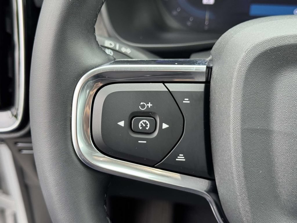 Certified 2023 Volvo XC40 B5 Ultimate w/ Protection Package Premier AWD/4WD image 22