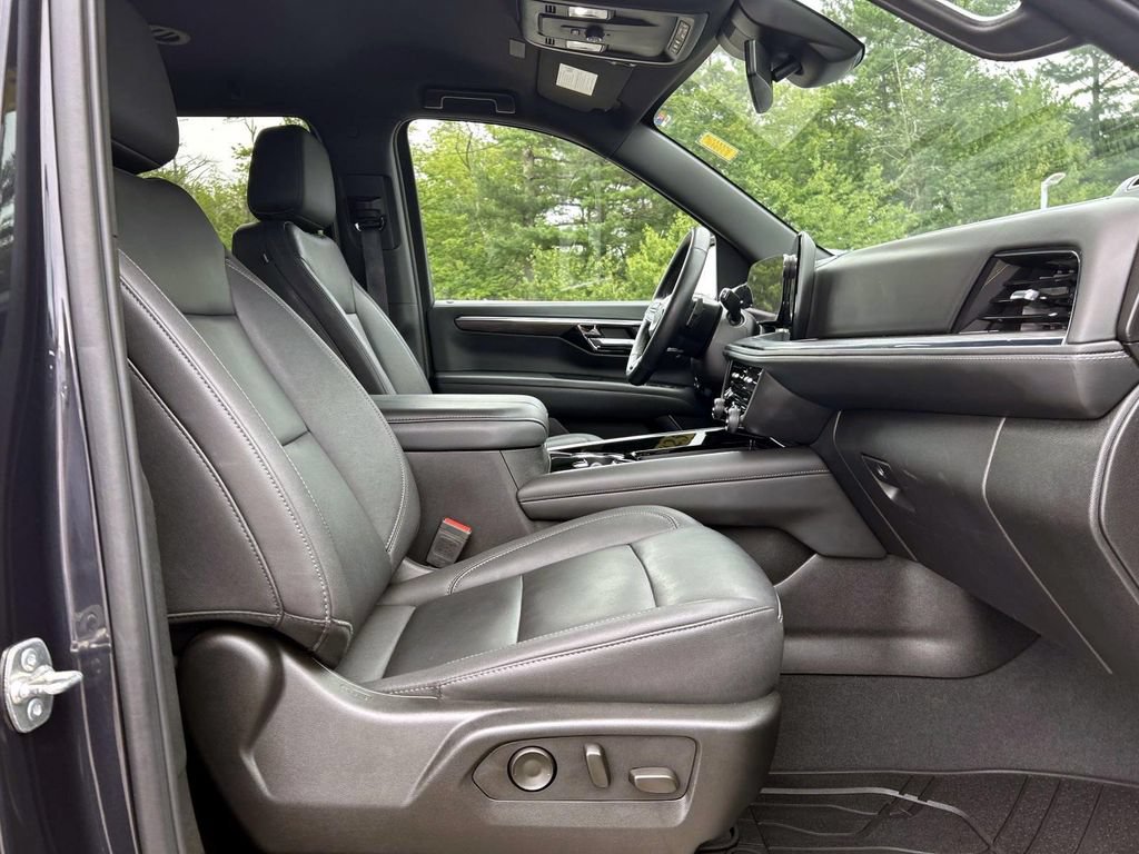 Used 2025 Chevrolet Tahoe Z71 AWD/4WD image 19
