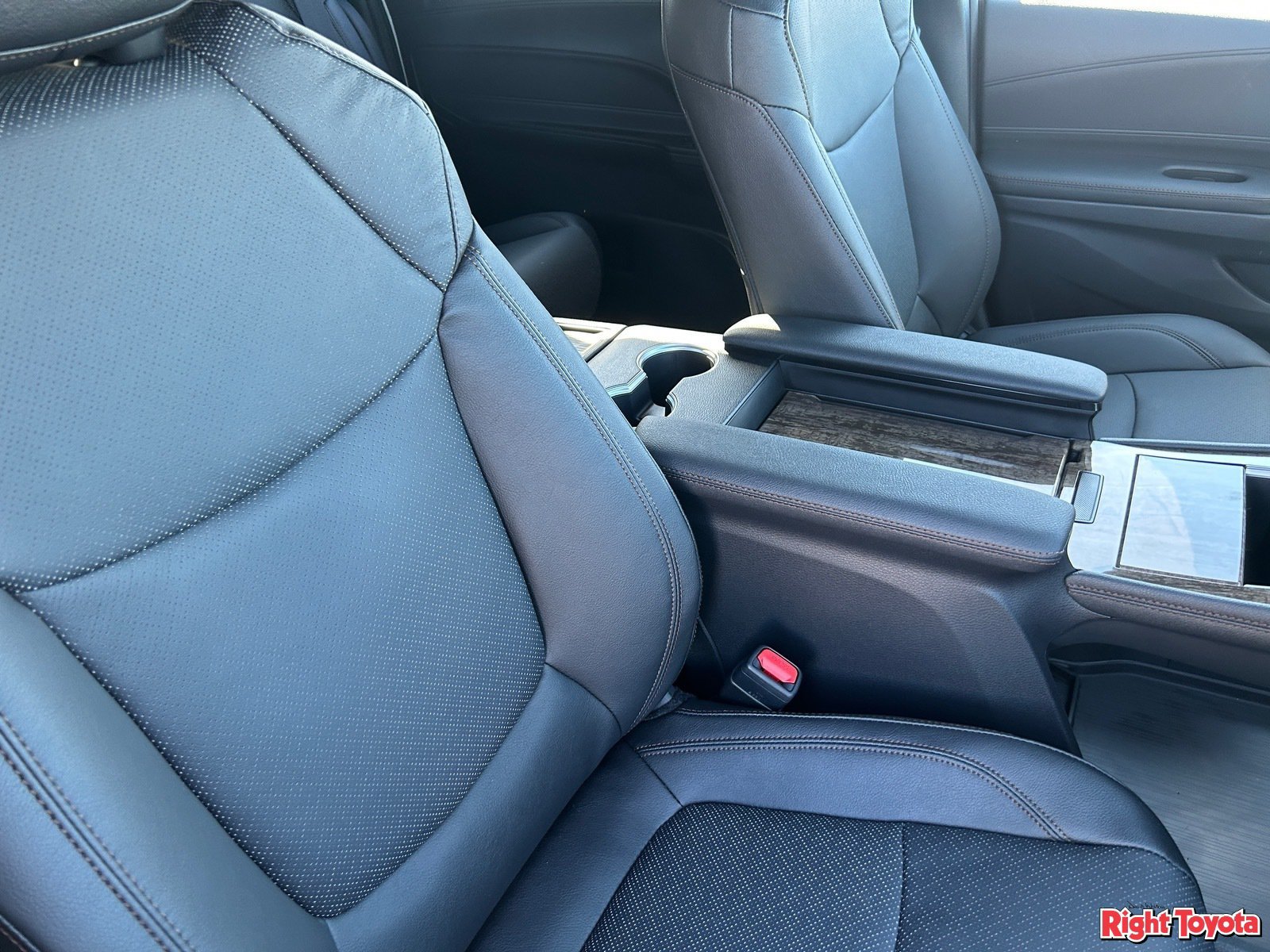 New 2026 Toyota Sienna Platinum AWD/4WD image 12