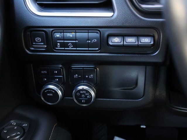 Used 2021 GMC Yukon AT4 w/ Technology Package image 40