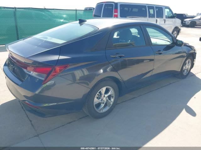 Used 2021 Hyundai Elantra SE FWD image 4