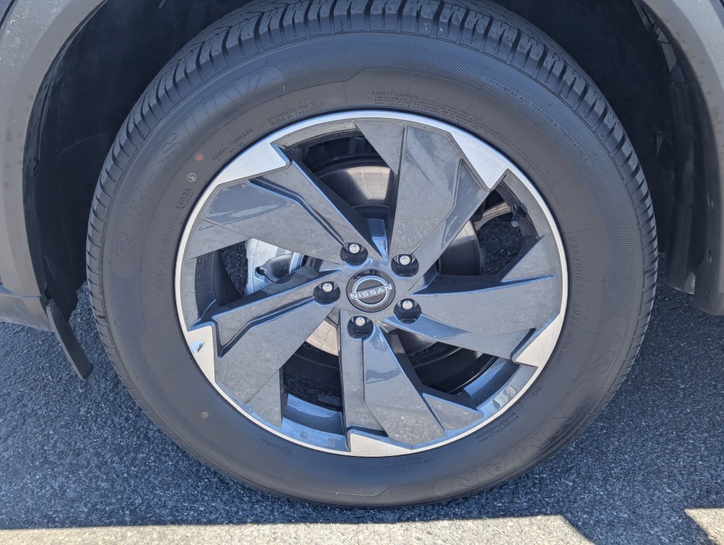 Used 2025 Nissan Rogue SV AWD/4WD image 12