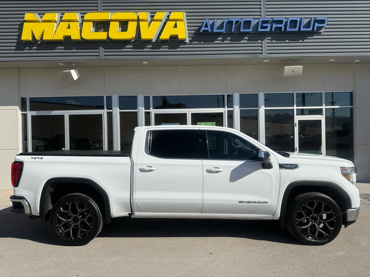 Used 2020 GMC Sierra 1500 SLE w/ SLE Value Package AWD/4WD image 1