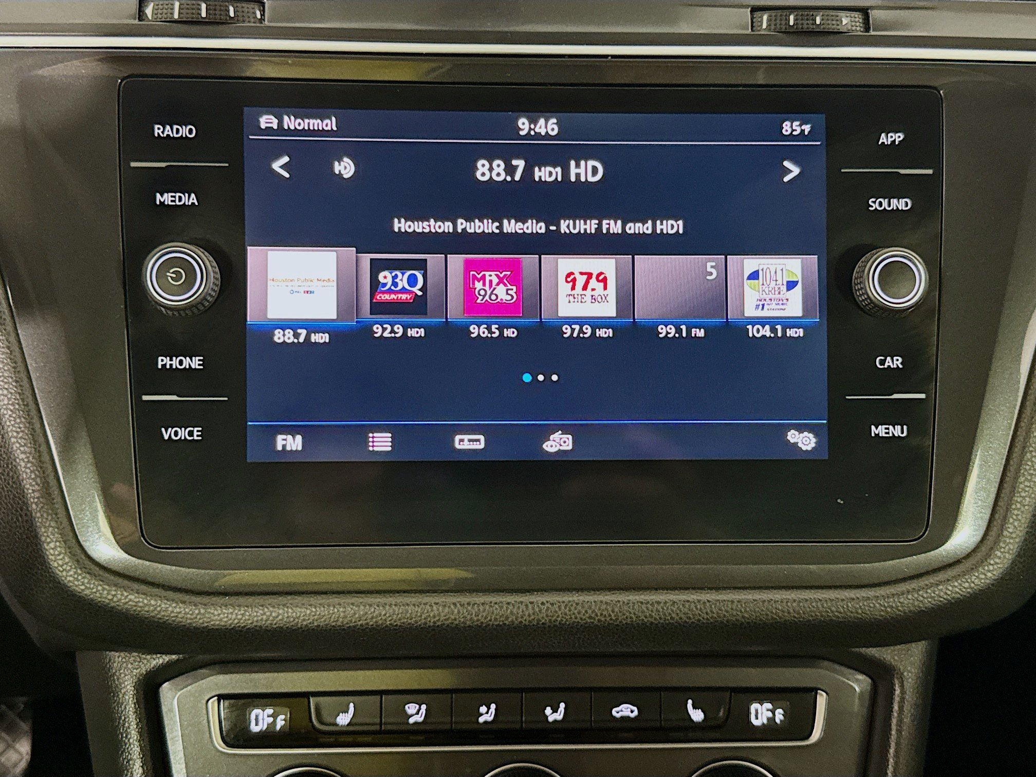 Used 2019 Volkswagen Tiguan SE AWD/4WD image 16