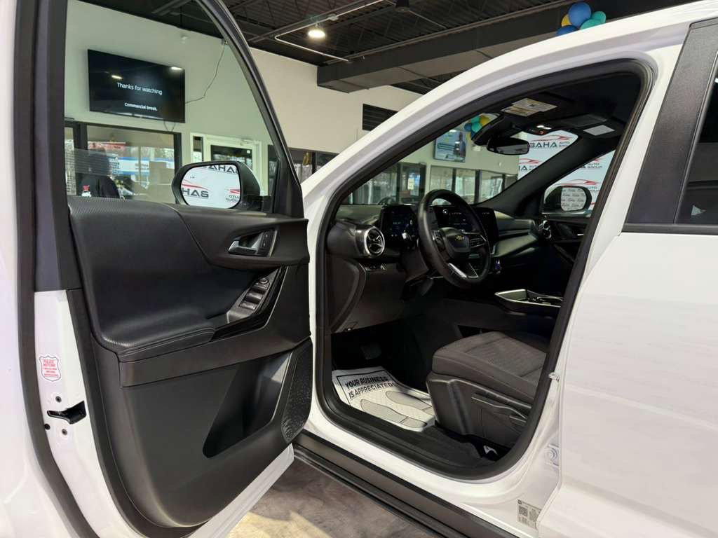 Used 2026 Chevrolet Equinox LT image 24