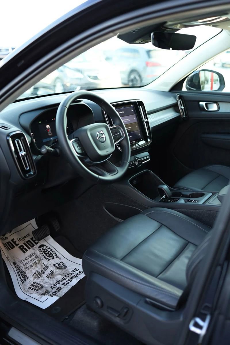 Used 2025 Volvo XC40 B5 Core image 15