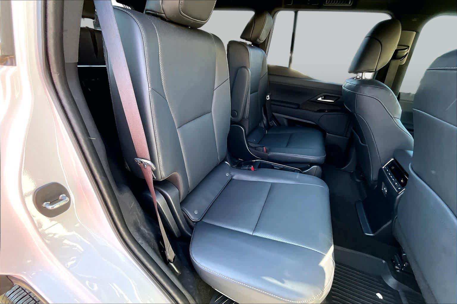 Used 2025 Lexus GX 550 w/ Accessory Package (2T) AWD/4WD image 20