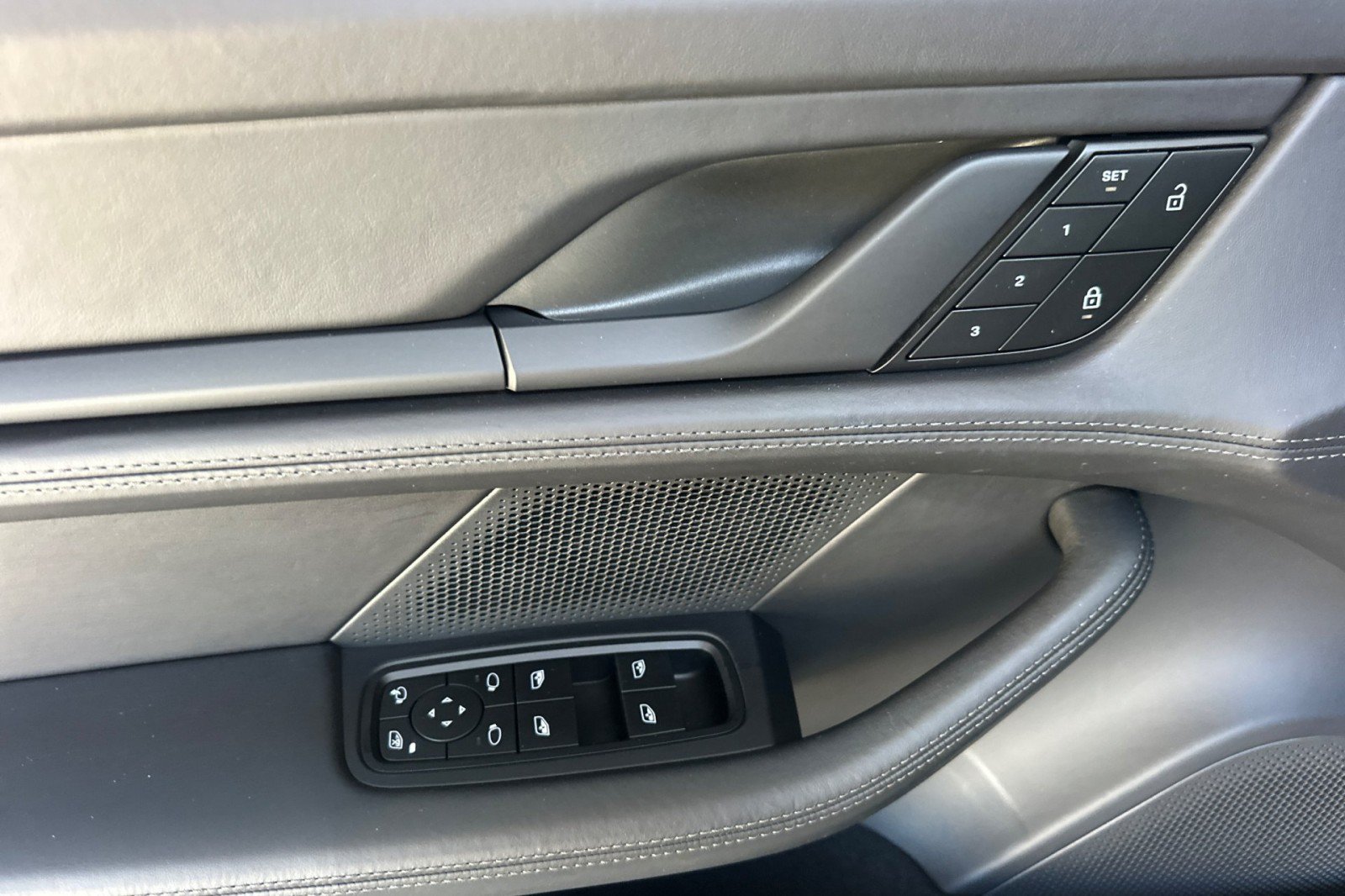 Certified 2022 Porsche Taycan 4S AWD/4WD image 12