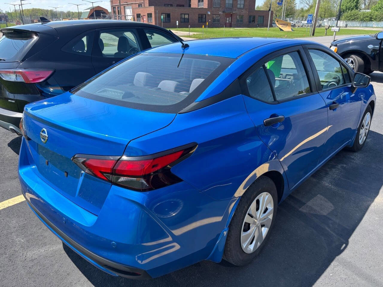 Used 2021 Nissan Versa S FWD image 5