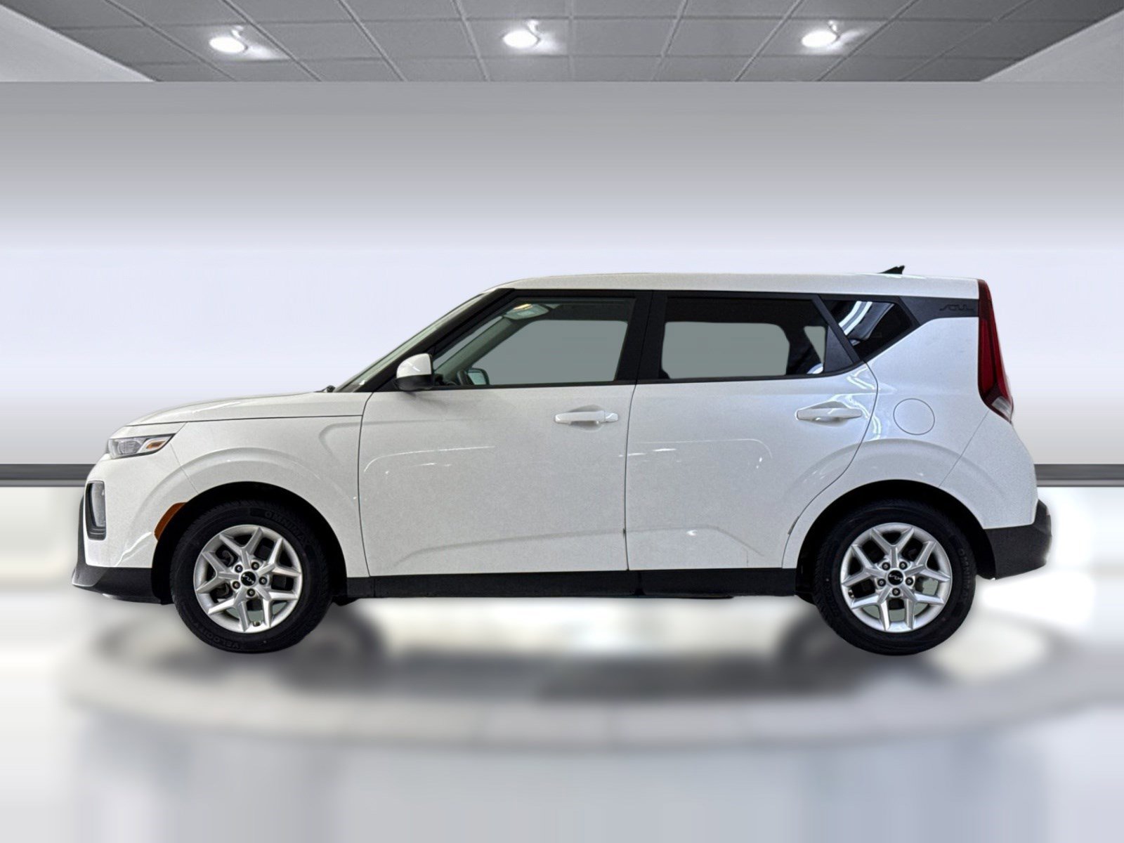 Used 2022 Kia Soul LX w/ Technology Package image 2