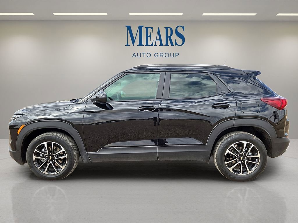 Used 2025 Chevrolet TrailBlazer LT image 2